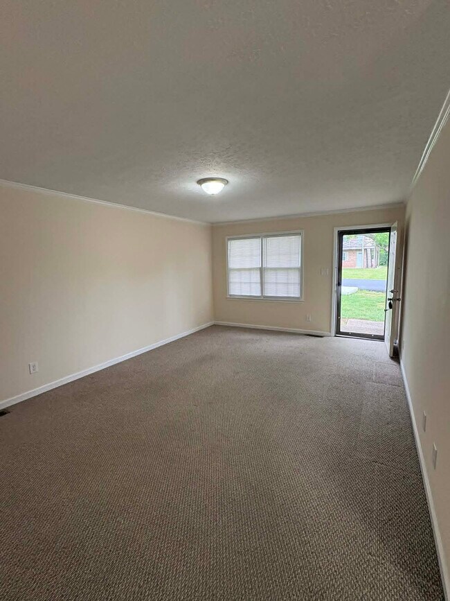 Foto del edificio - 2119 Rock Creek Dr