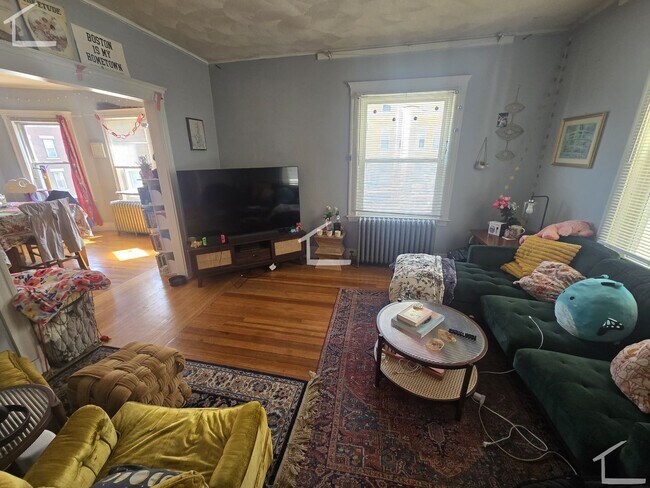 Building Photo - 214 Kelton St