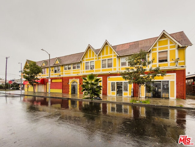 Foto del edificio - 4367 S Van Ness Ave