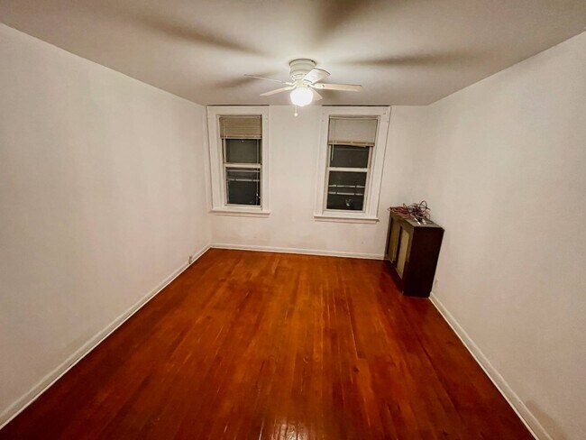 Foto del edificio - 1831 Matthews Ave