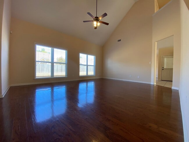 Foto del edificio - Bartlett 4 Bedroom 2.5 Bath Rental Home in Country Creek Subdivision