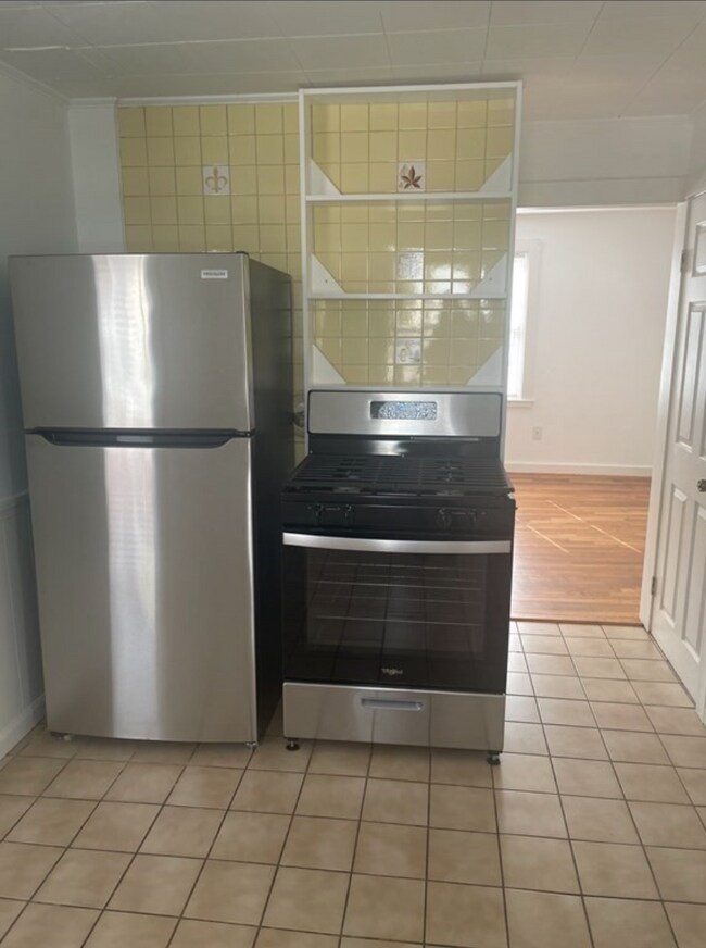 Building Photo - 2BED/1BATH located in a Townhouse in Dedha...