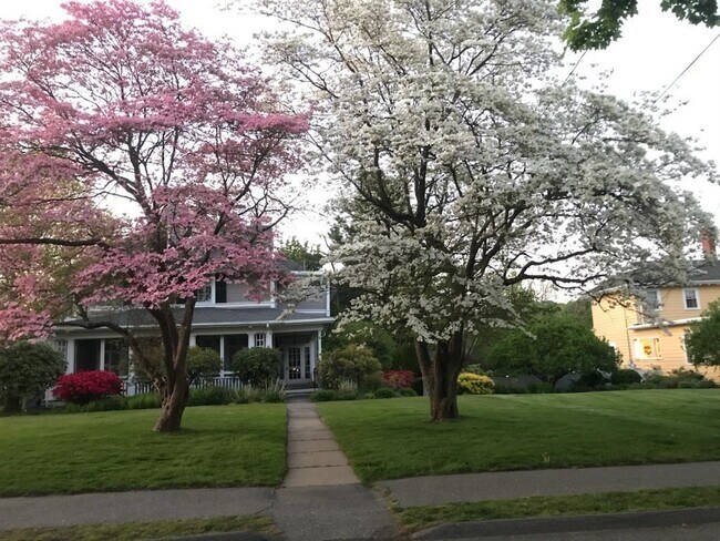 Foto del edificio - 96 Beach Bluff Ave