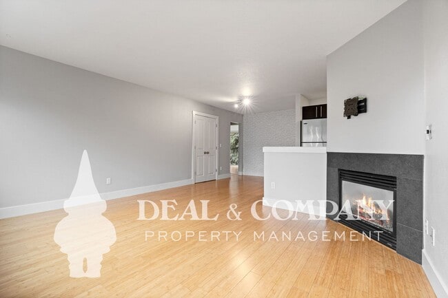 Building Photo - Close-in SE Portland 2 bed/1 bath Condo.