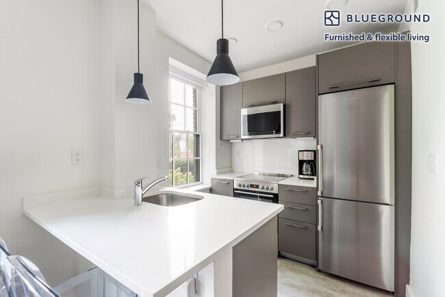 Building Photo - 816 Potomac Ave SE