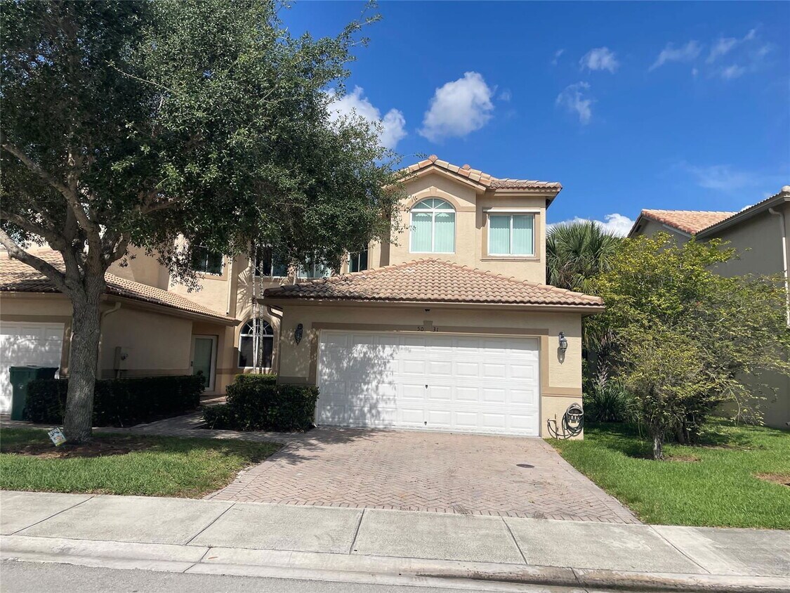 Foto principal - 5031 Madison Lakes Cir W
