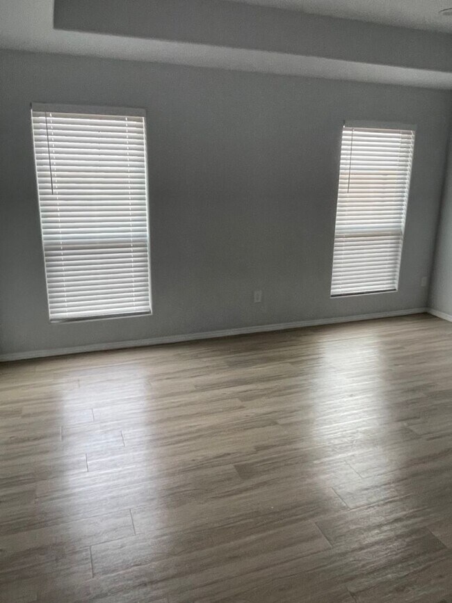 Foto del edificio - Gorgeous 3 Bedroom Home Available March 1st!