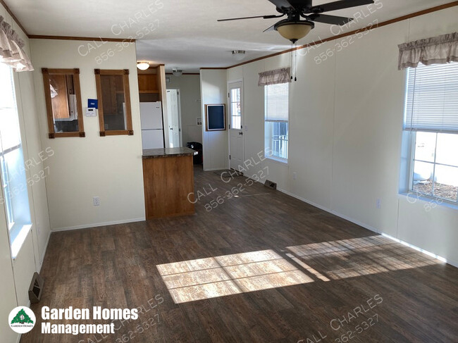 Building Photo - 576 W Forest Grove Rd