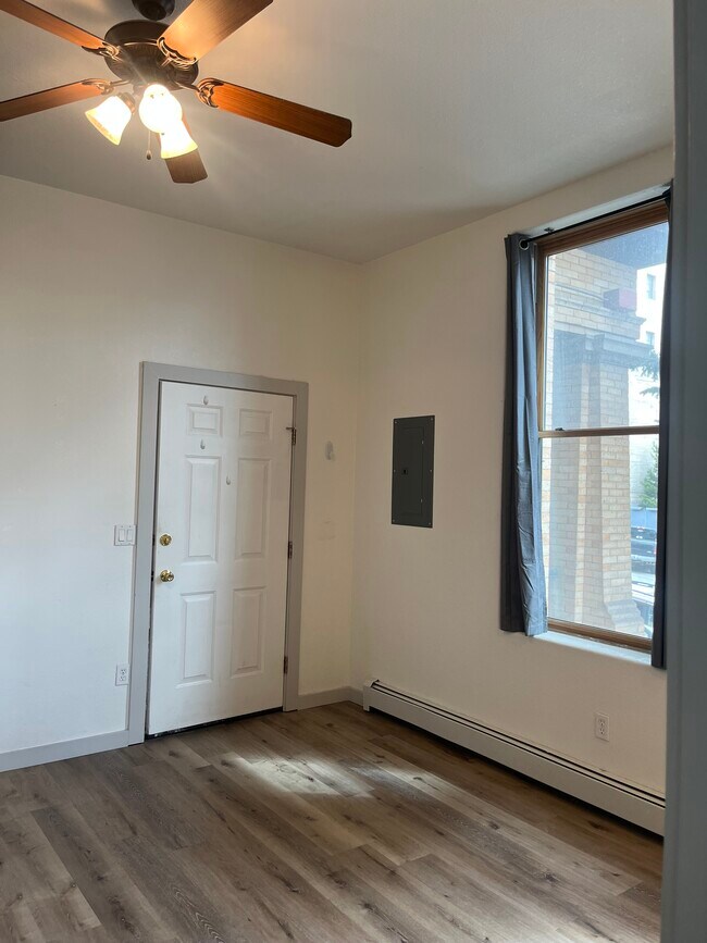 Foto del edificio - 219 S Washington St