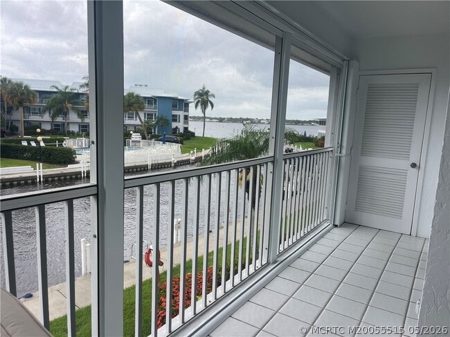 Building Photo - 1858 SW Palm City Rd