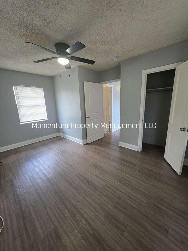 Foto del edificio - 2206 Lucerne Park Rd