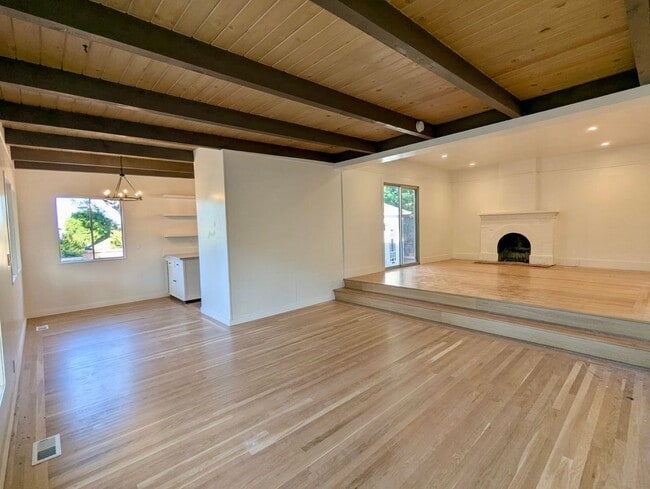 Building Photo - CHARMING THREE BEDROOM ONE AND HALF BATH H...