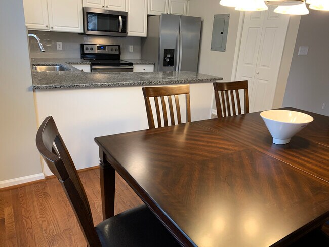 Foto del edificio - 4313 Wellington Ridge Loop