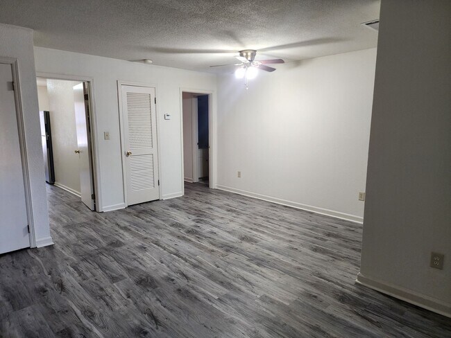 Foto del edificio - Royal Springs Apartments