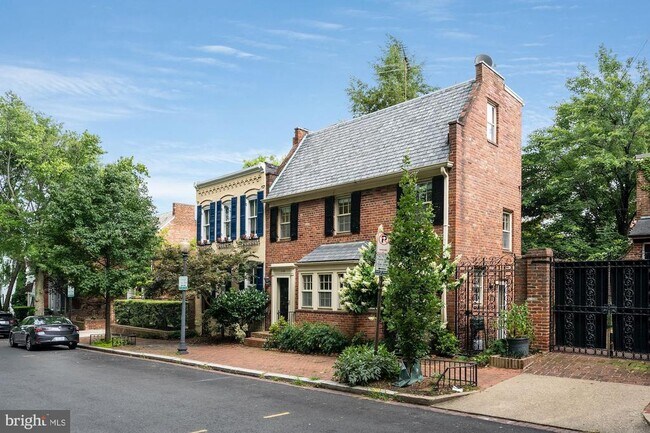 Building Photo - 3344 Volta Pl NW