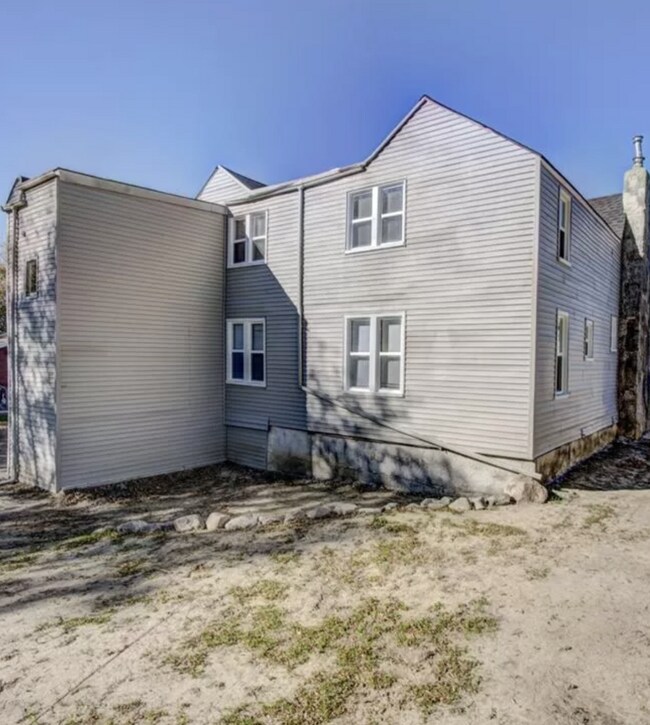 Building Photo - 1490 Wells St