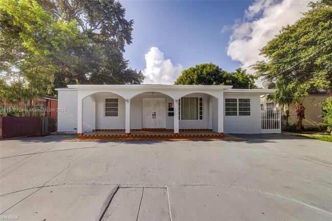 Foto del edificio - 4 br, 2 bath House - 6410 SW 2nd St # A