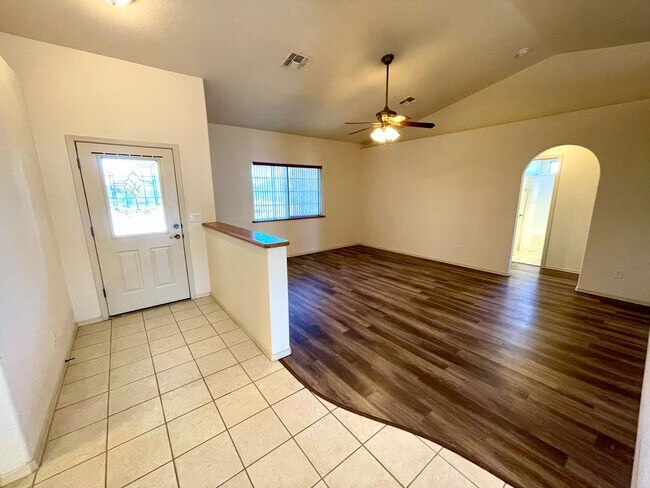 Foto del edificio - 3 Bedroom Home in Great Neighborhood!