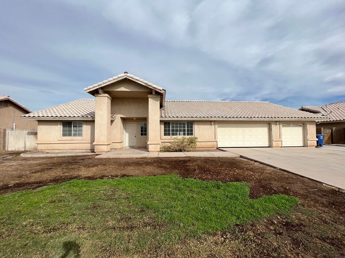 4 BEDROOM POOL HOME! House Rental in Yuma, AZ