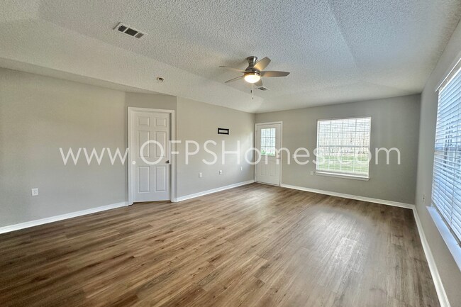 Foto del edificio - Gulf Breeze 2/2 Available Now