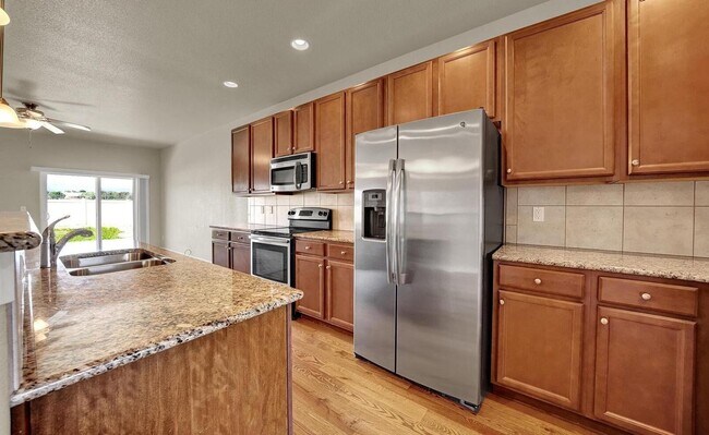 Building Photo - Stunning 4 Bedroom Home in Spring Creek wi...