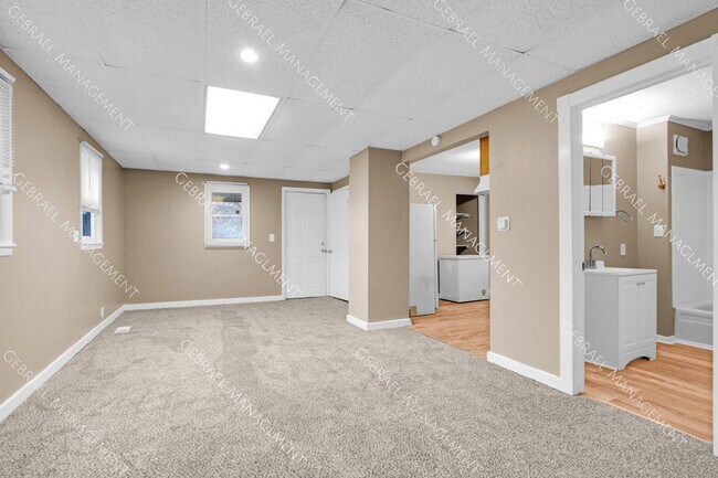 Building Photo - 727 Vermilya Ave