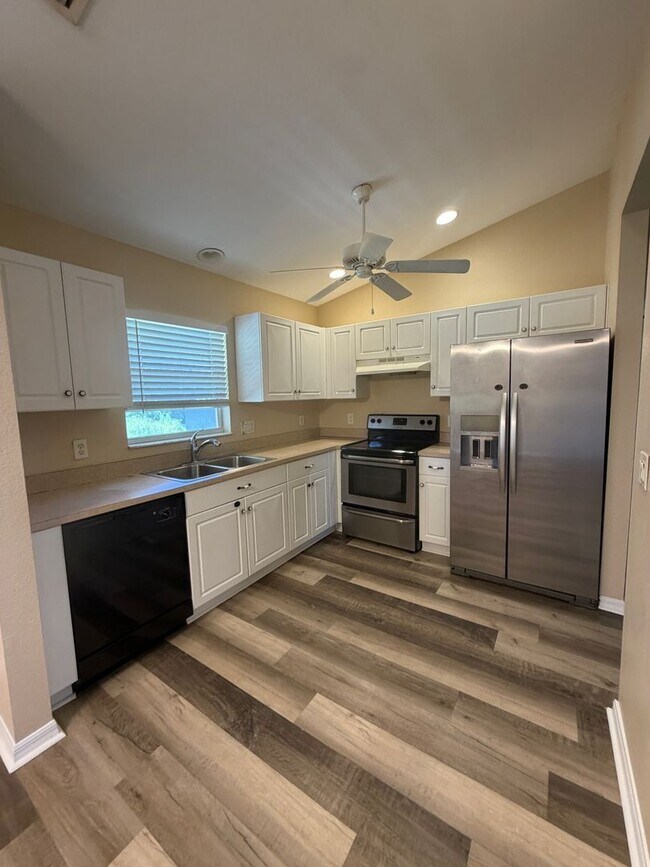 Building Photo - 3 Bedroom 2 bathroom 2 car garage home for rent in Cape Coral FL!