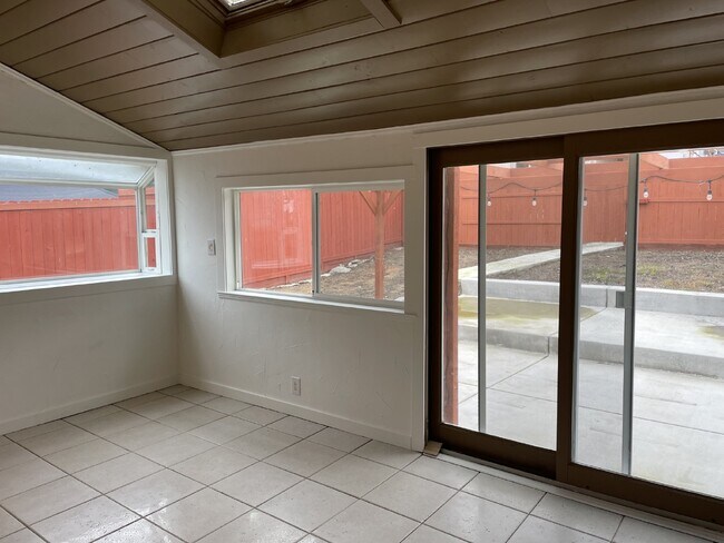 Foto del edificio - Adorable 2 bed/1 bath home in quiet neighb...