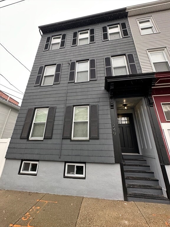Building Photo - 249 Everett St