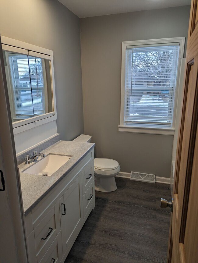 Foto del edificio - 2 bedroom, 1  1/2 bath house