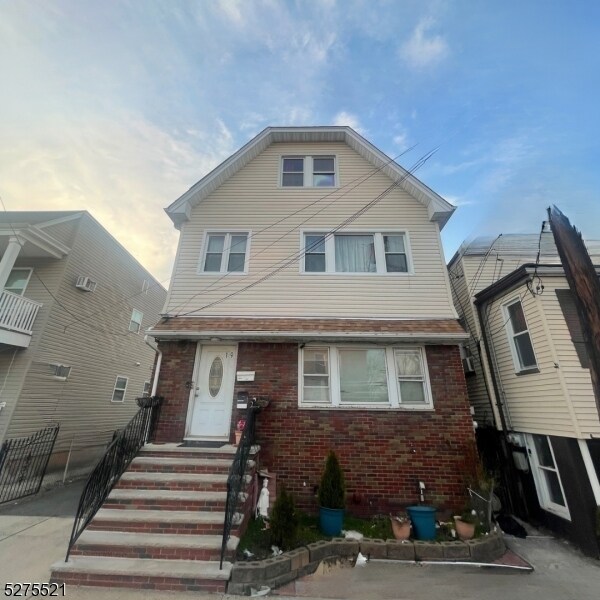 Primary Photo - 19 Naples Ave
