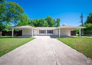 Building Photo - 908 W Lamar Ave