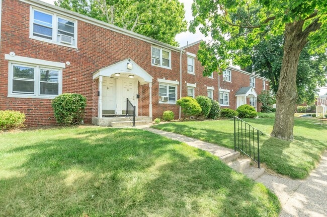 Building Photo - Welcome Home to Nottingham Apartments in H...