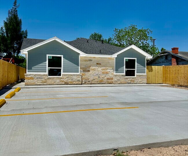 Ample parking space - 1110 E Madison Ave