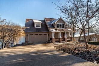 Building Photo - 55 Purfleet Dr