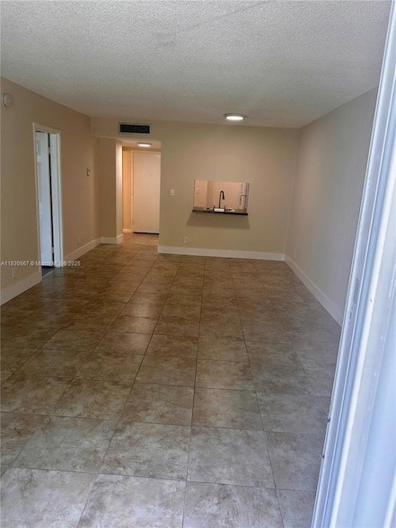 Foto del edificio - 2935 NE 163rd St