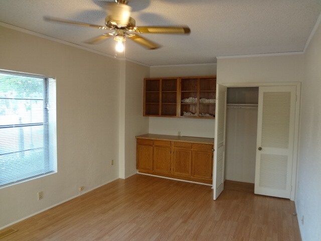 Primary Photo - 120 E 21st St