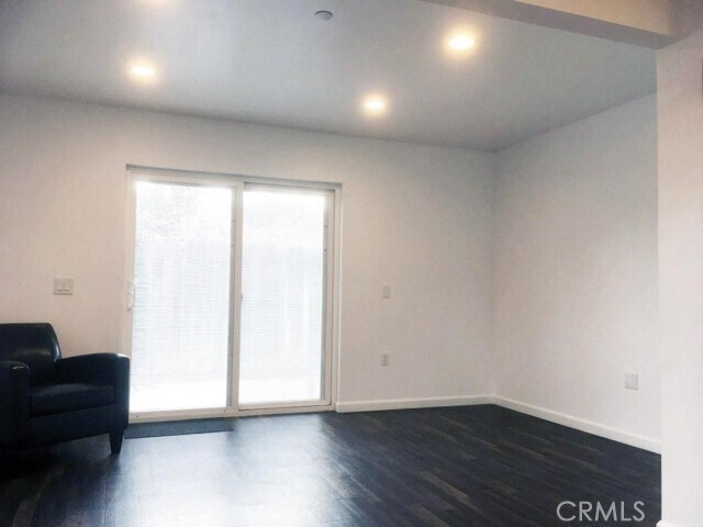 Foto del edificio - 2264 Lupin St