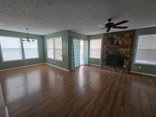 Building Photo - 1018-4 Brookhollow Dr - Stewarts Creek