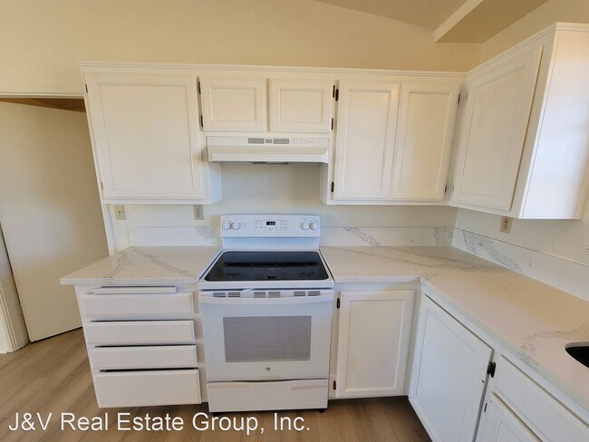 Building Photo - 3 br, 2 bath House - 8400 Willow Ave
