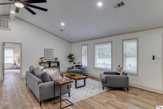 Foto del edificio - 281 Williams Rd