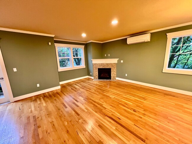 Foto del edificio - Spacious Greenwood townhouse - Available now!