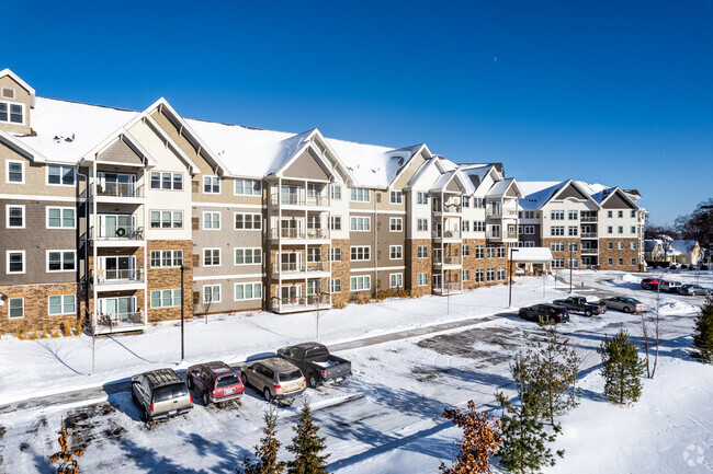 Building Photo - Applewood Pointe at Mississippi Crossings