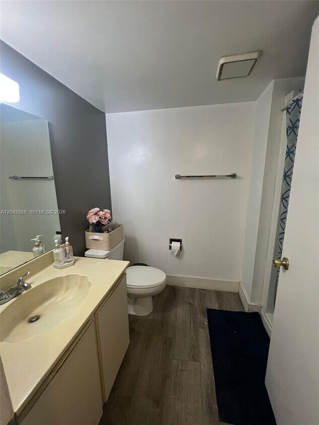 Foto del edificio - 9429 Fontainebleau Blvd