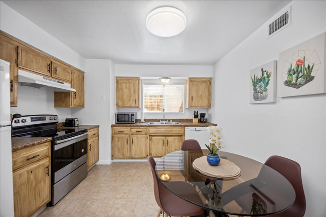 Building Photo - 4225 Parkwood Ct