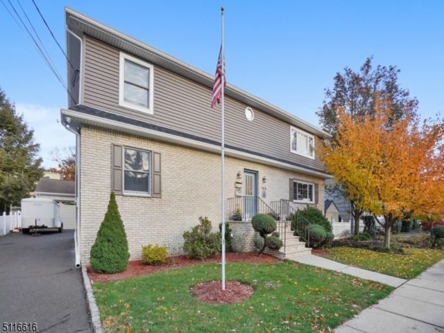 Building Photo - 155 8th Ave