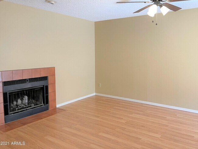 Building Photo - 850 S River Dr