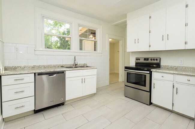 Building Photo - 1705 Bennett Ave