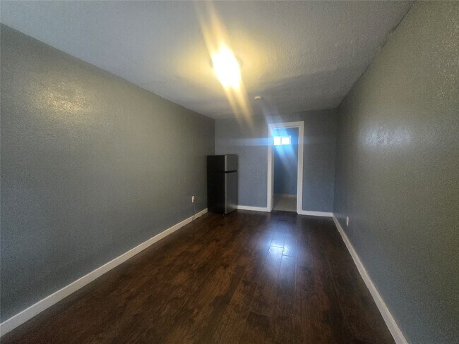 Foto del edificio - 4902 FM1765