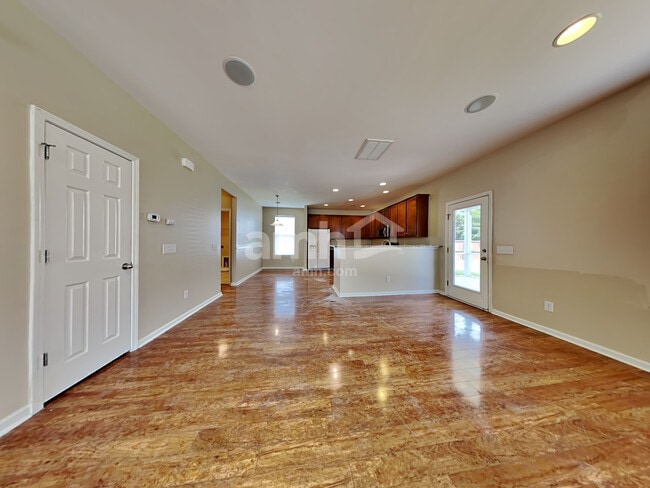 Foto del edificio - 195 Meadow Wood Rd